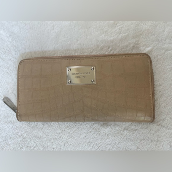 Michael Kors croc embossed Wallet GUC - Picture 9 of 11